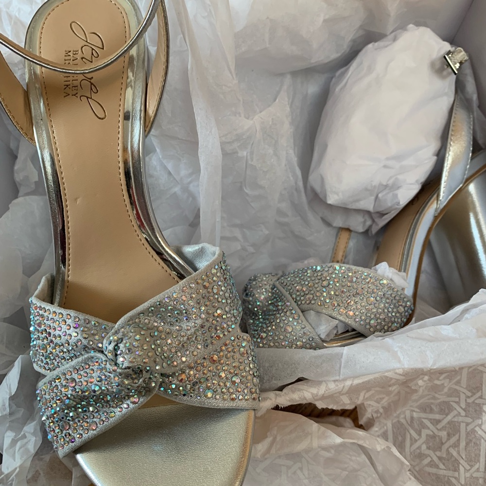 Jewel by Badgley Mischka heels